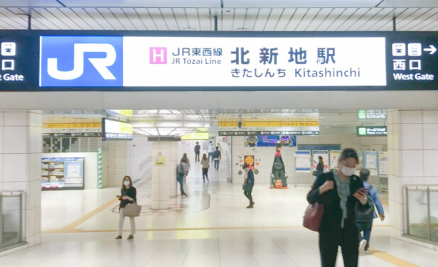 ⑤JR北新地駅に着いたら、更に直進して出口11-21へ進みます。