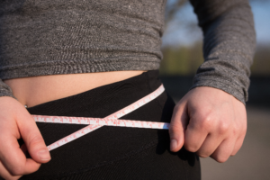 お腹の脂肪吸引のダウンタイムはどのくらい？アフターケアの方法やダウンタイムの短い脂肪吸引とは？