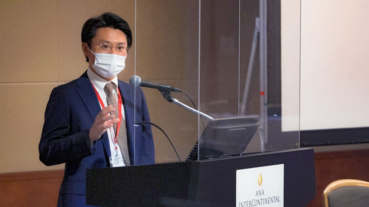 宋医師の発表の様子