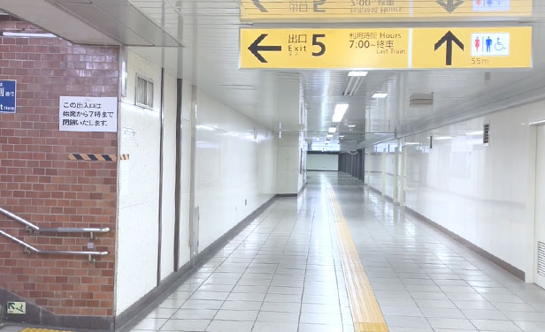 5番出口から外に出ます。