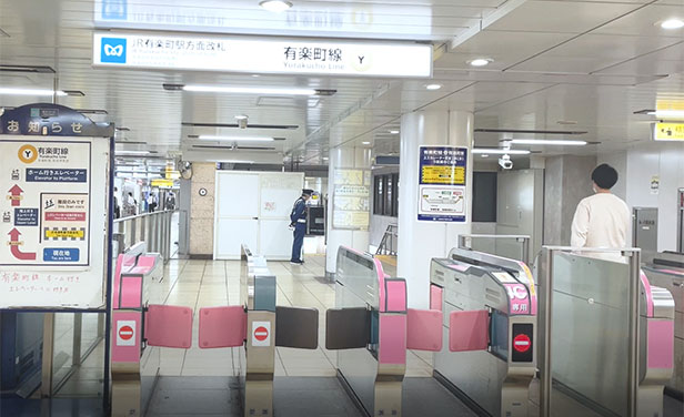 地下鉄有楽町線 銀座通り方面改札を出て、5番出口へ