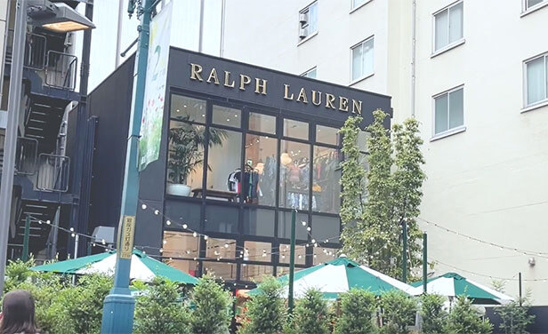 ラルフローレンが見えたら右に曲がり直進します。