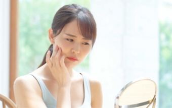 顔に若々しさが無くなった